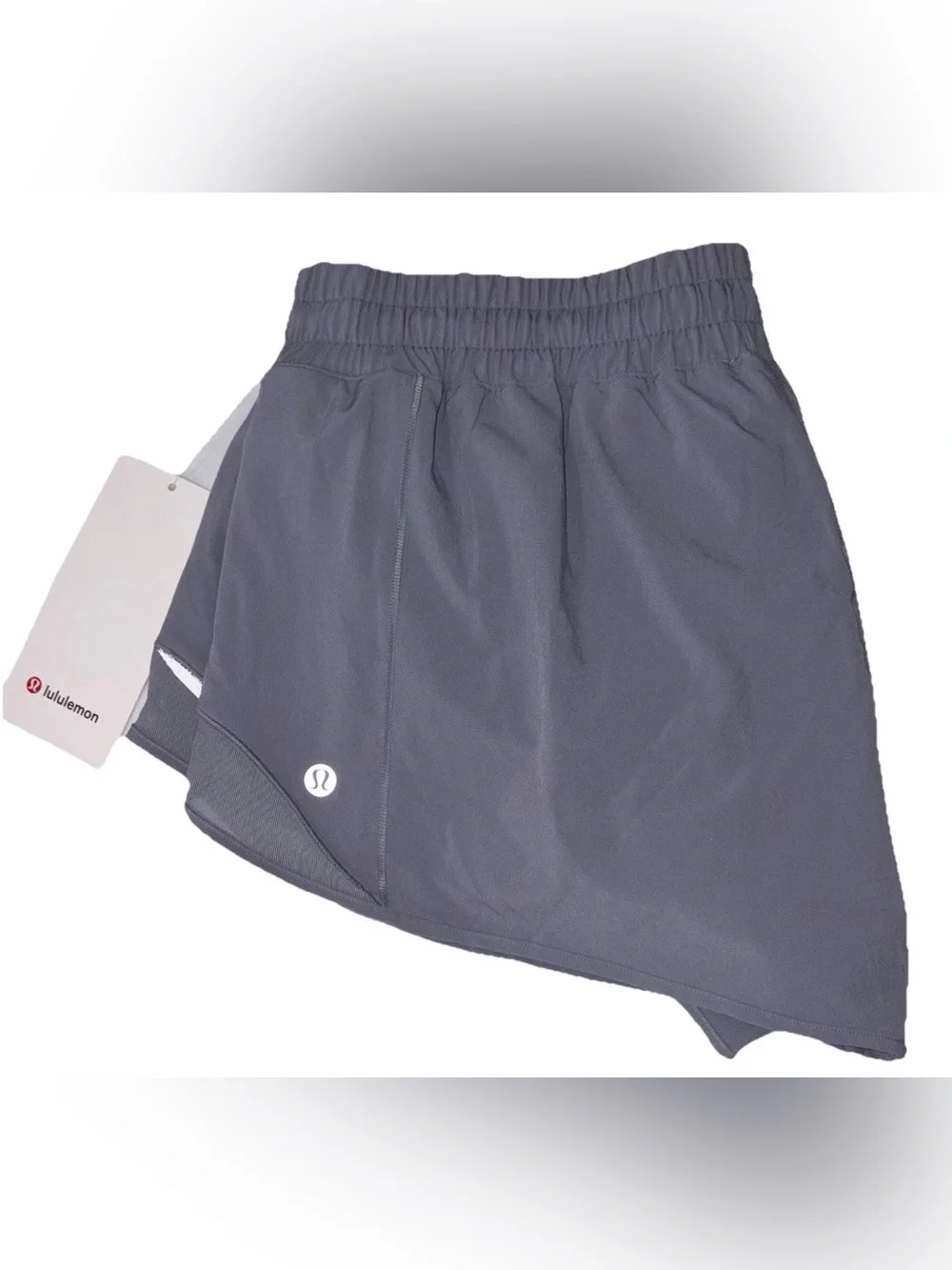 NWT LULULEMON SIZE 14 HOTTY HOT LOW RISE 2.5”L SHORT LINED AUTHENTIC RHINO GRAY
